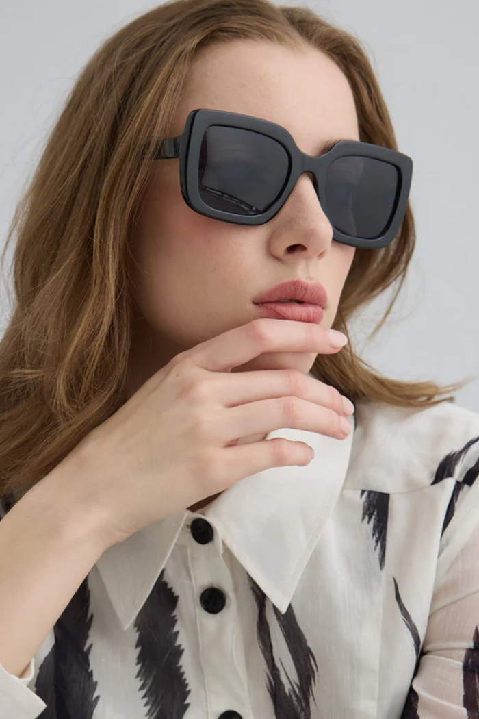 Captivated Eyewear Aria Sunglasses Black