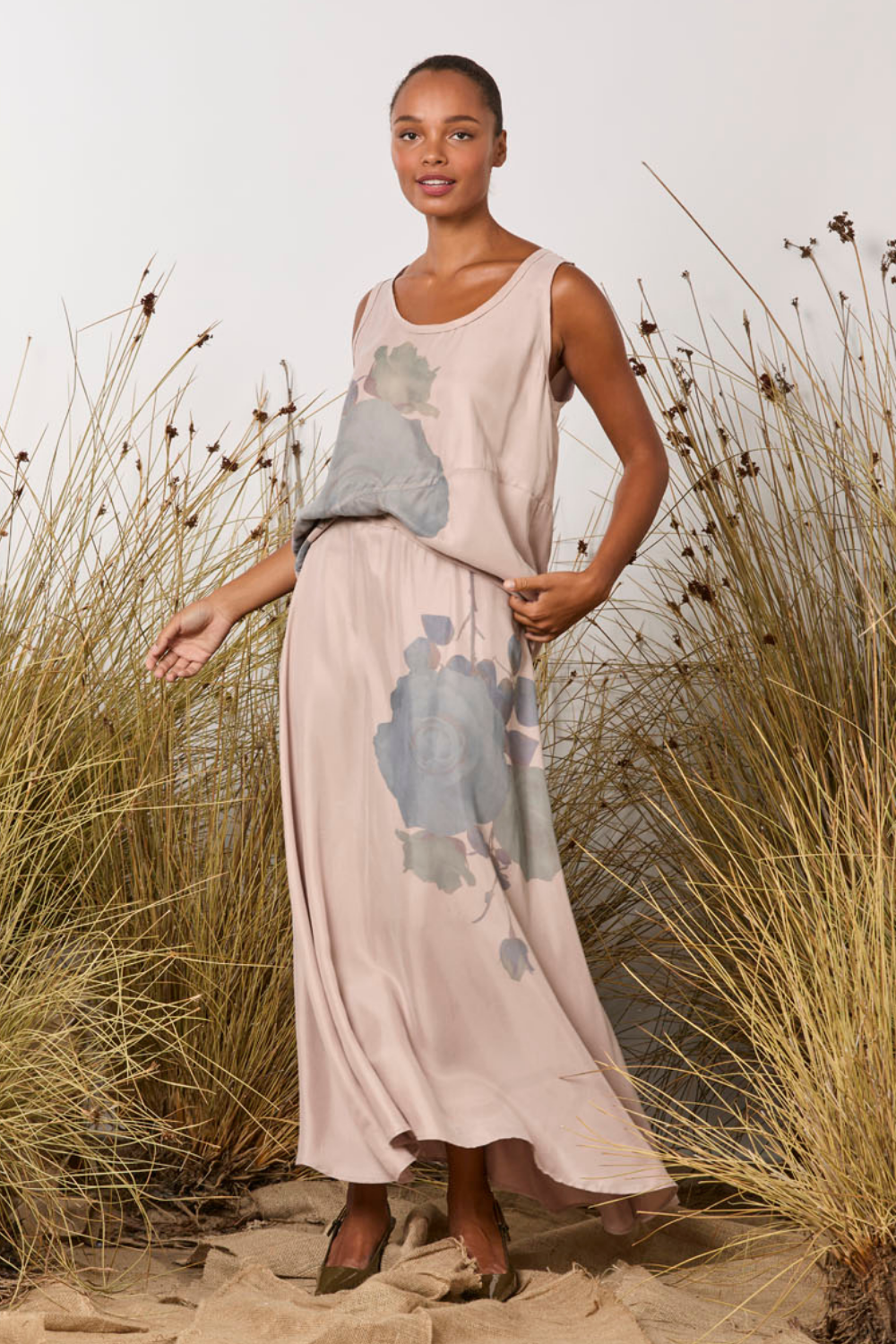 M.A.Dainty Shutter Top Big Roses