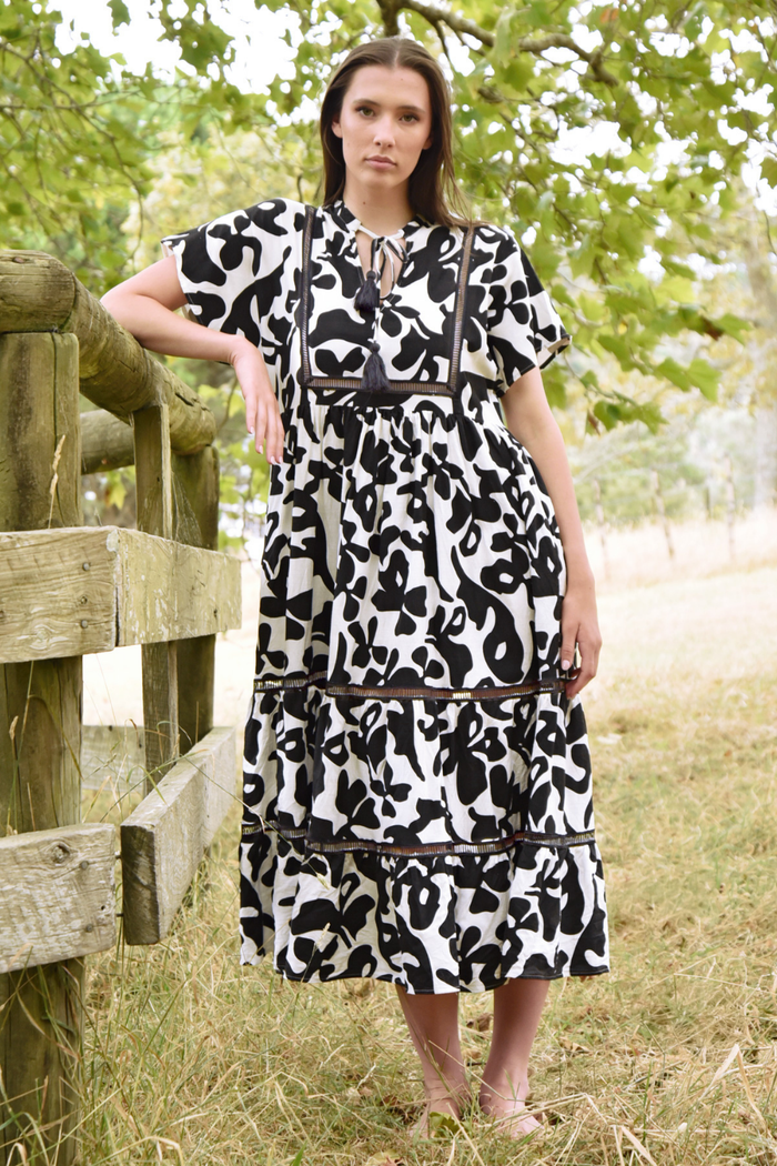 Curate To The Max Dress Black White Pre-Order