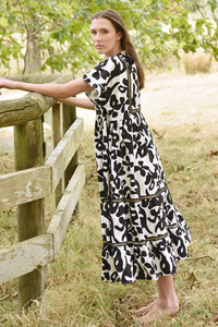 Curate To The Max Dress Black White Pre-Order